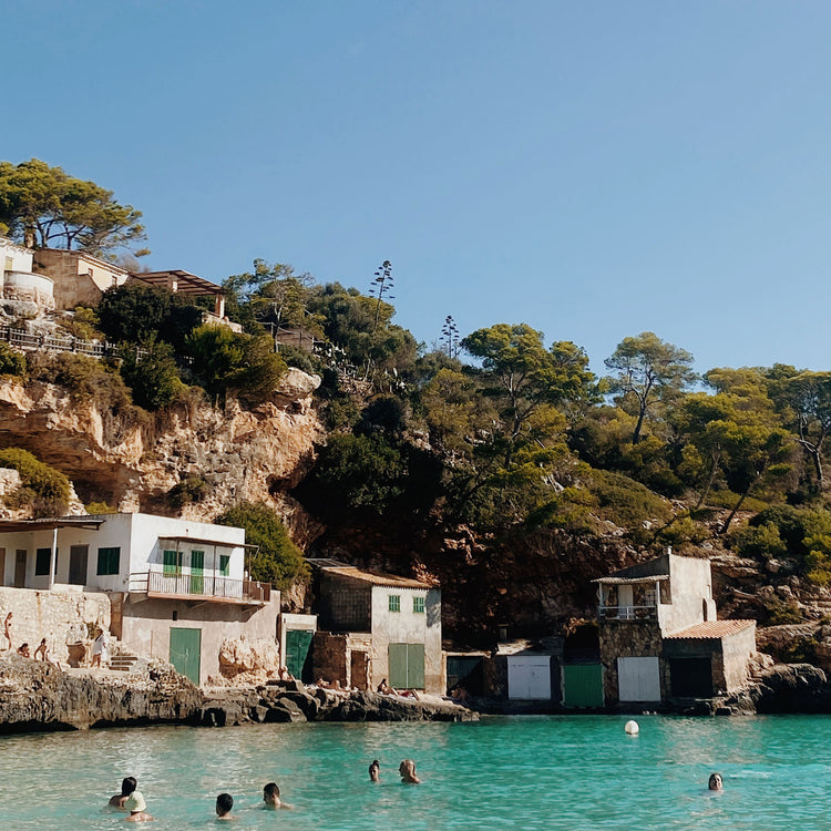 Spain Travel Guide - Whimsy & Row