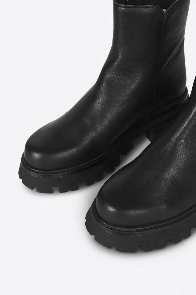 Intentionally Blank Larry Boot - Whimsy & Row