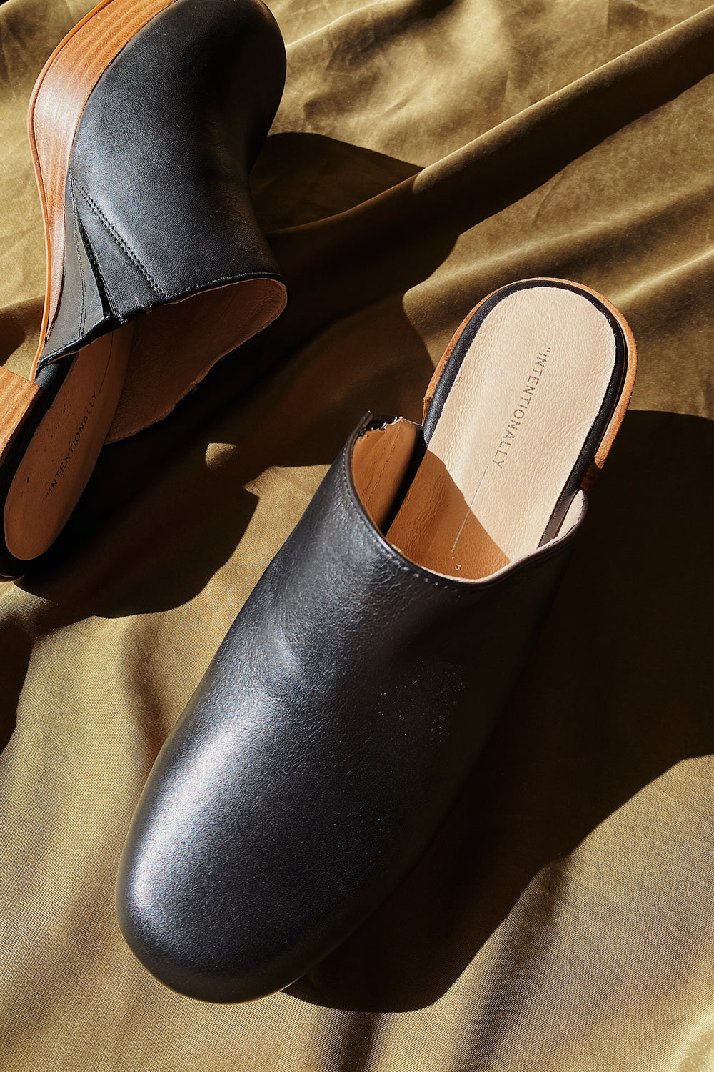 Intentionally Blank Facts Clog in Black - Whimsy & Row