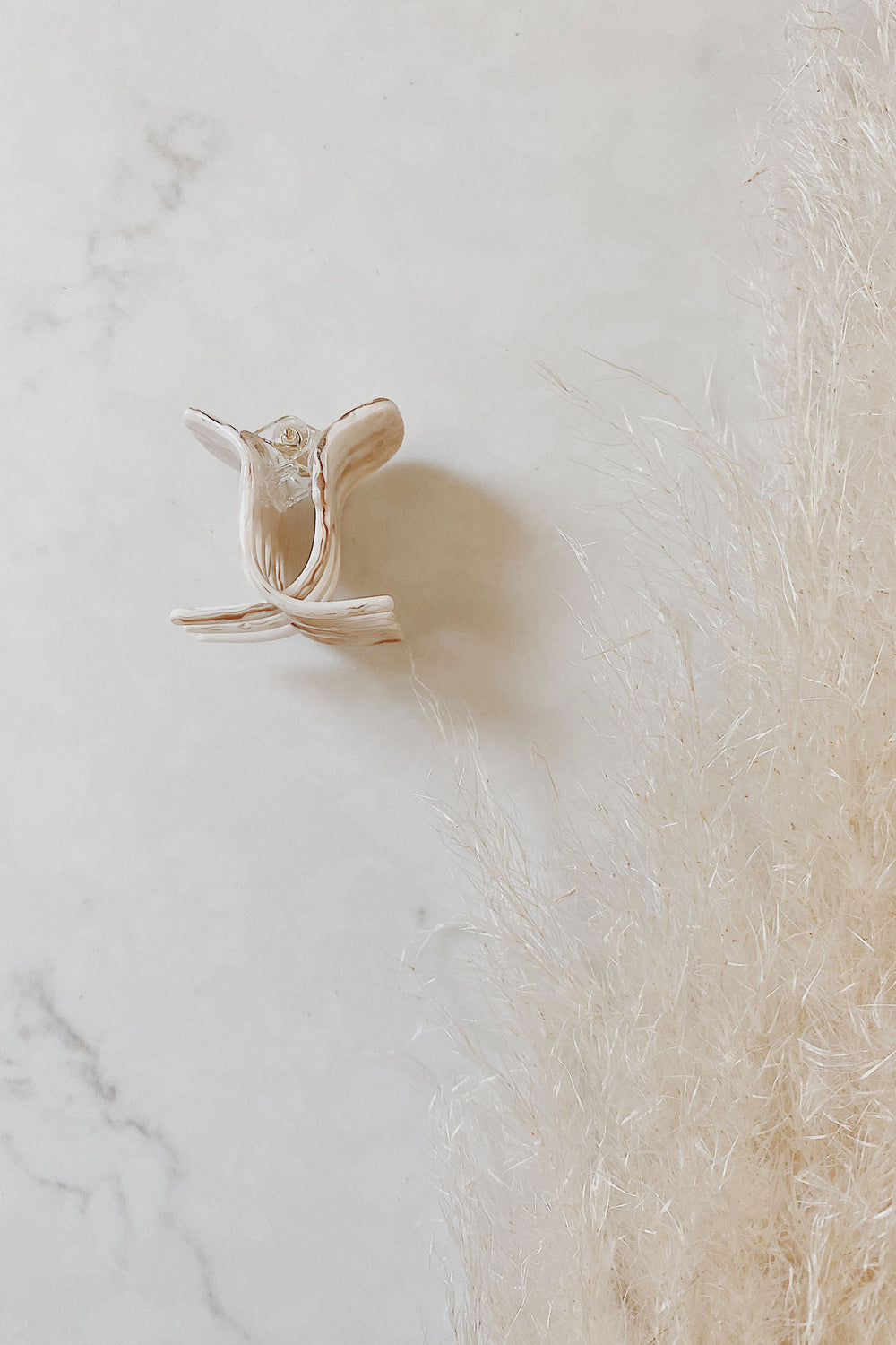 Machete Mini Claw in Dune White - Whimsy & Row