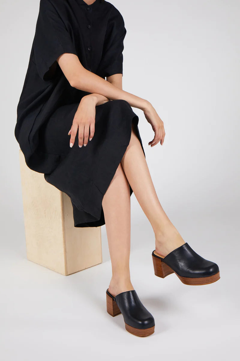 Intentionally Blank Facts Clog in Black - Whimsy & Row